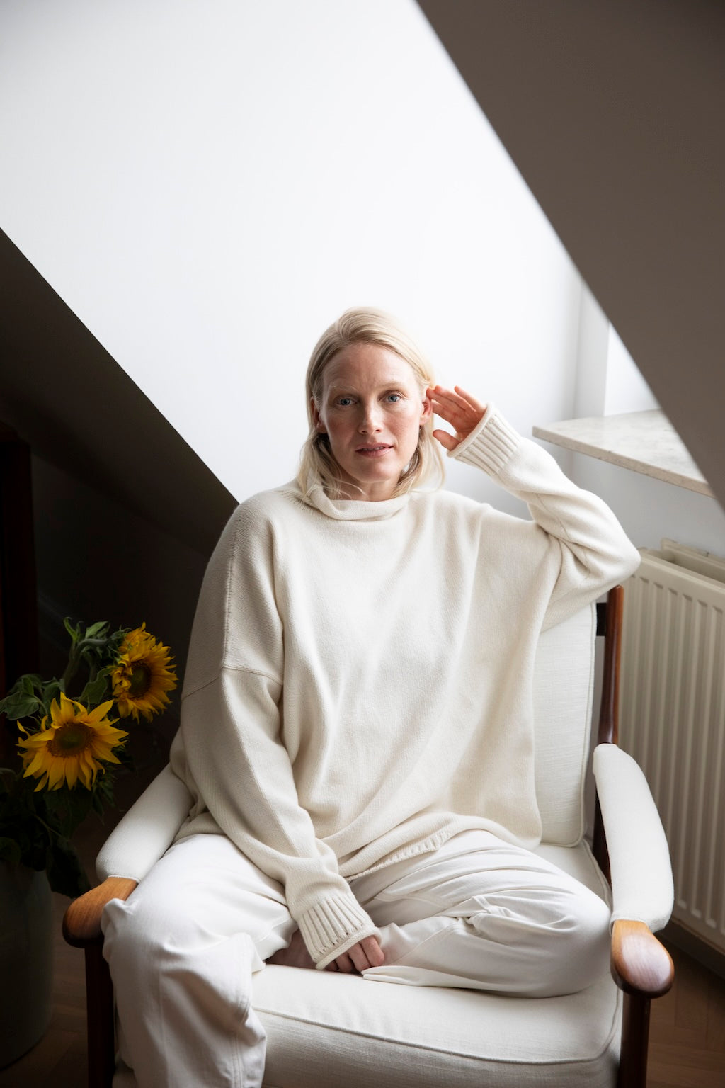 CASHMERE ROLL-NECK SWEATER