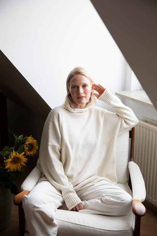 CASHMERE ROLL-NECK SWEATER