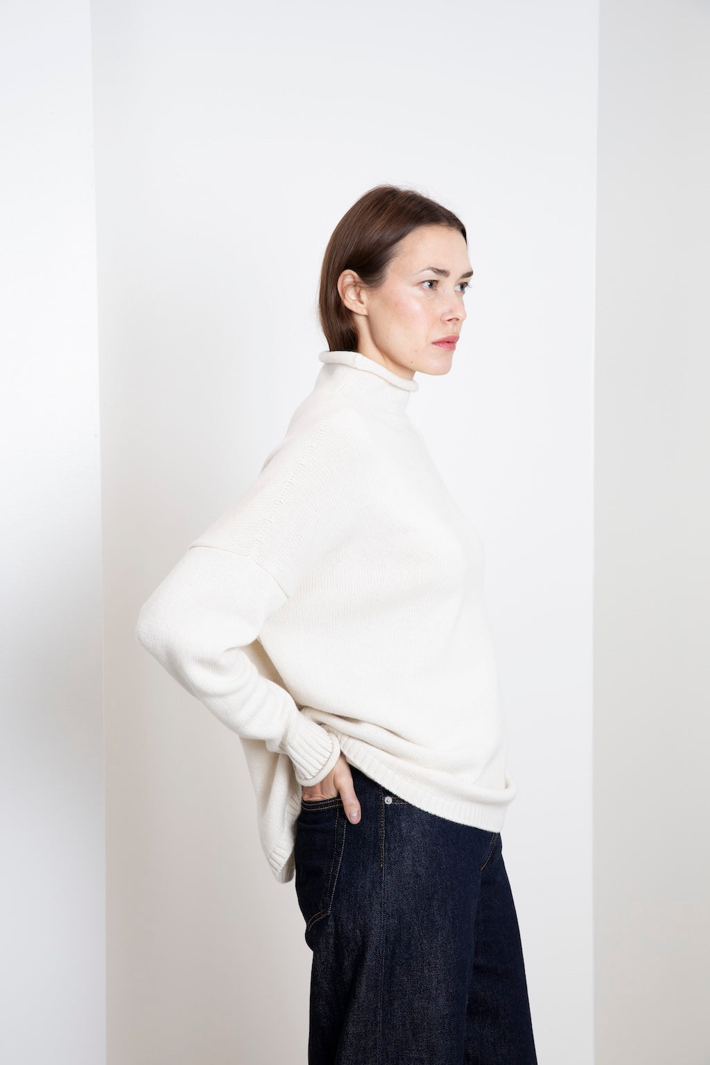 CASHMERE ROLL-NECK SWEATER