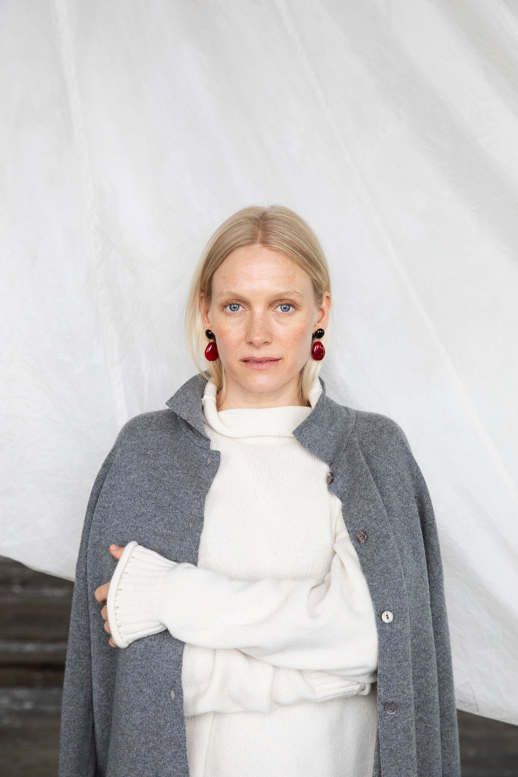 CASHMERE ROLL-NECK SWEATER