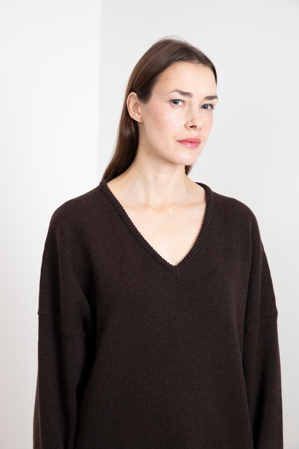 CASHMERE V-NECK SWEATER