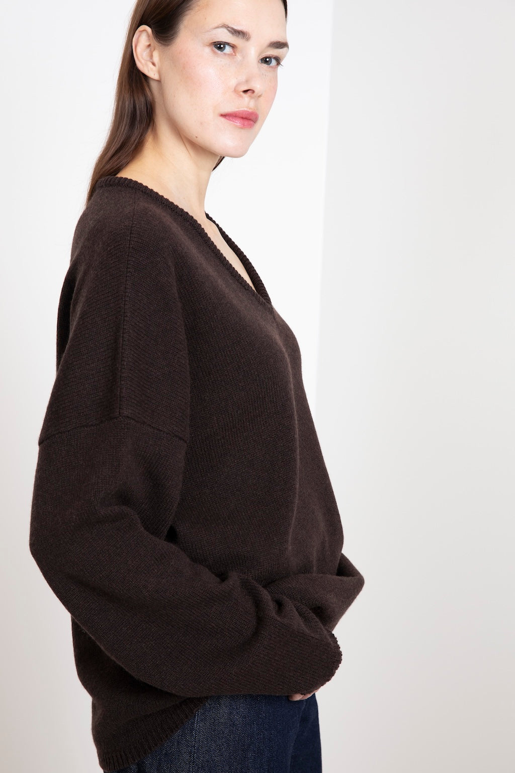 CASHMERE V-NECK SWEATER